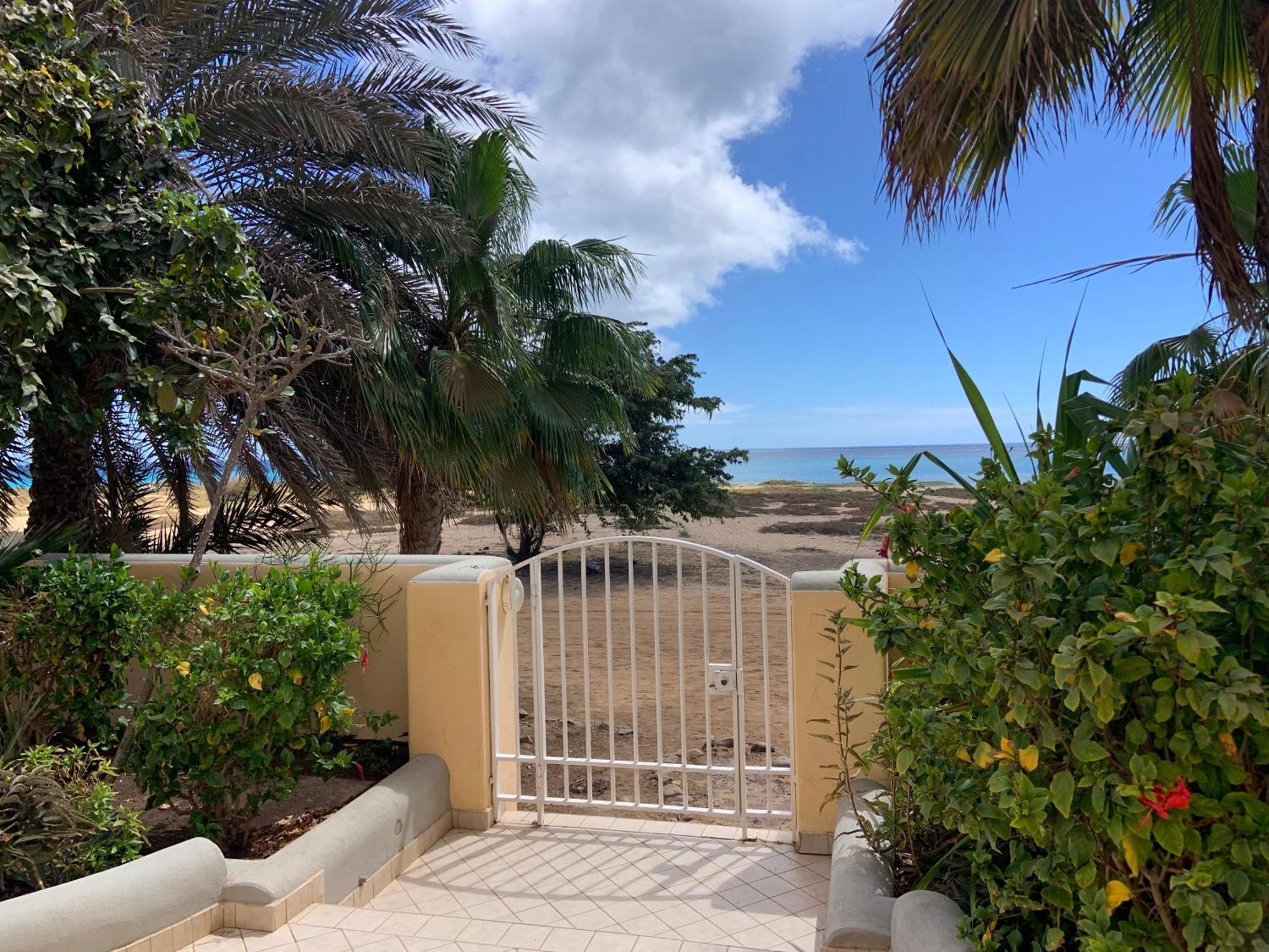 Lovely Beach Front Apartment In Santa Maria Kültér fotó